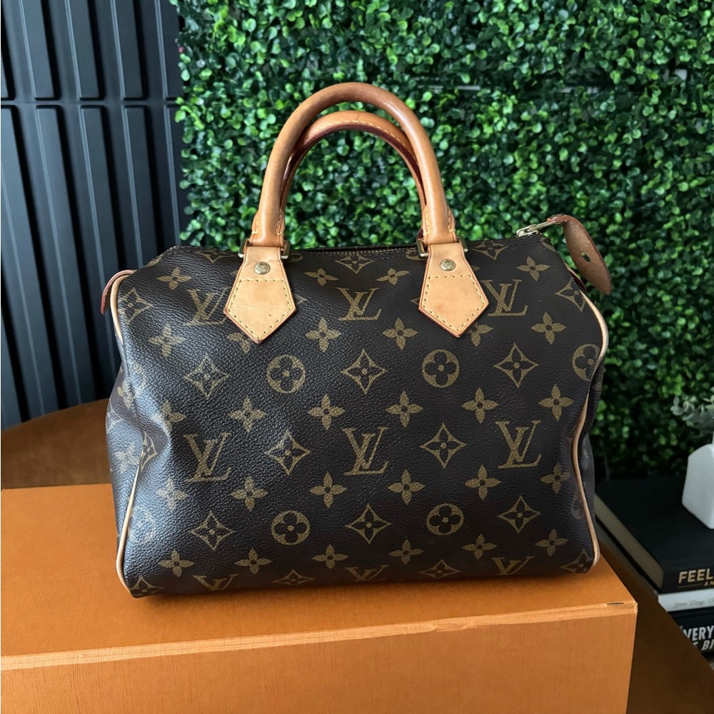 Authentic Louis Vuitton Speedy 25 Monogram Canvas Top Handle Bag